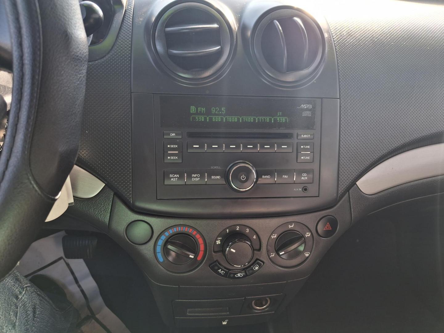 2009 SILVER /LIGHT AND DARK GRAY Chevrolet Aveo5 Aveo5 LT 4dr Hatchback (KL1TD66E79B) with an 1.6L L4 DOHC 16V engine, AUTOMATIC transmission, located at 2001 E. Lancaster, Ft. Worth, 76103, (817) 336-7000, 32.746181, -97.301018 - Photo#6