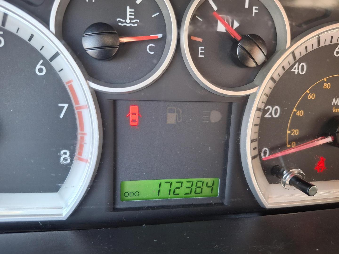 2009 SILVER /LIGHT AND DARK GRAY Chevrolet Aveo5 Aveo5 LT 4dr Hatchback (KL1TD66E79B) with an 1.6L L4 DOHC 16V engine, AUTOMATIC transmission, located at 2001 E. Lancaster, Ft. Worth, 76103, (817) 336-7000, 32.746181, -97.301018 - Photo#5