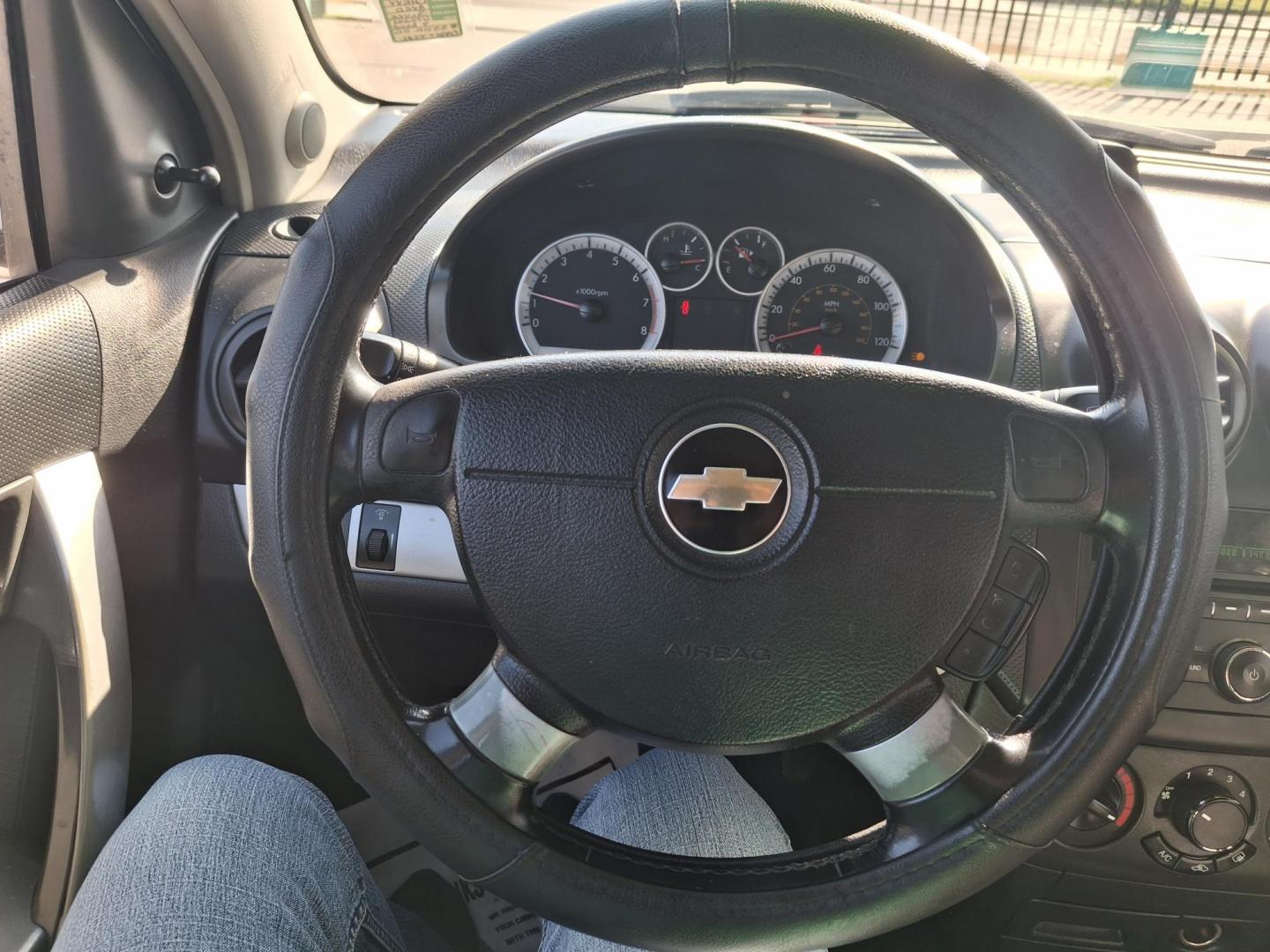 2009 SILVER /LIGHT AND DARK GRAY Chevrolet Aveo5 Aveo5 LT 4dr Hatchback (KL1TD66E79B) with an 1.6L L4 DOHC 16V engine, AUTOMATIC transmission, located at 2001 E. Lancaster, Ft. Worth, 76103, (817) 336-7000, 32.746181, -97.301018 - Photo#3
