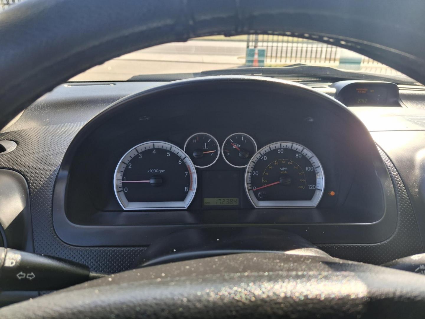 2009 SILVER /LIGHT AND DARK GRAY Chevrolet Aveo5 Aveo5 LT 4dr Hatchback (KL1TD66E79B) with an 1.6L L4 DOHC 16V engine, AUTOMATIC transmission, located at 2001 E. Lancaster, Ft. Worth, 76103, (817) 336-7000, 32.746181, -97.301018 - Photo#4