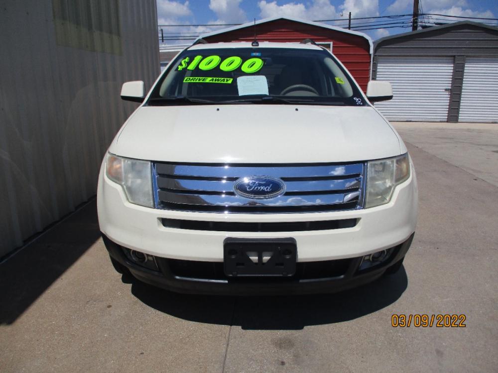 2007 WHITE Ford Edge SEL Plus FWD (2FMDK39C07B) with an 3.5L V6 DOHC 24V engine, 6-Speed Automatic Overdrive transmission, located at 2001 E. Lancaster, Ft. Worth, 76103, (817) 336-7000, 32.746181, -97.301018 - Photo #1