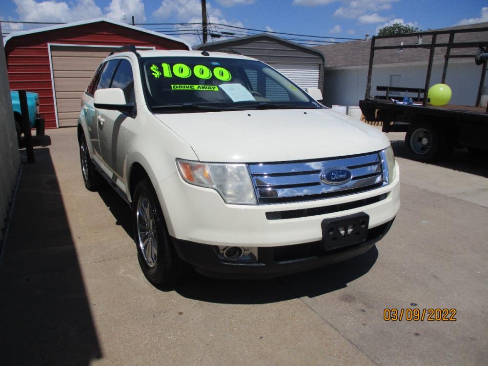 2007 WHITE Ford Edge SEL Plus FWD (2FMDK39C07B) with an 3.5L V6 DOHC 24V engine, 6-Speed Automatic Overdrive transmission, located at 2001 E. Lancaster, Ft. Worth, 76103, (817) 336-7000, 32.746181, -97.301018 - Photo #2