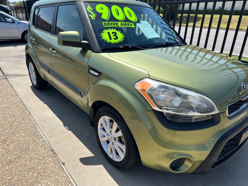 2013 GREEN Kia Soul Base (KNDJT2A59D7) with an 1.6L L4 DOHC 16V engine, AUTOMATIC transmission, located at 2001 E. Lancaster, Ft. Worth, 76103, (817) 336-7000, 32.746181, -97.301018 - Photo #9