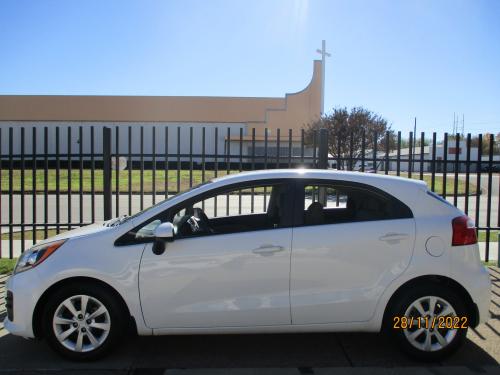 2016 Kia Rio5 LX 6M                   $1300 DRIVE OFF SPECIAL  (WITH APPROVED APP)