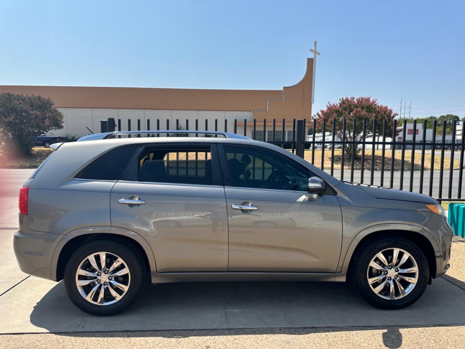 2011 BROWN Kia Sorento SX 2WD (5XYKW4A27BG) with an 3.5L V6 DOHC 24V engine, 6-Speed Automatic transmission, located at 2001 E. Lancaster, Ft. Worth, 76103, (817) 336-7000, 32.746181, -97.301018 - Photo #4