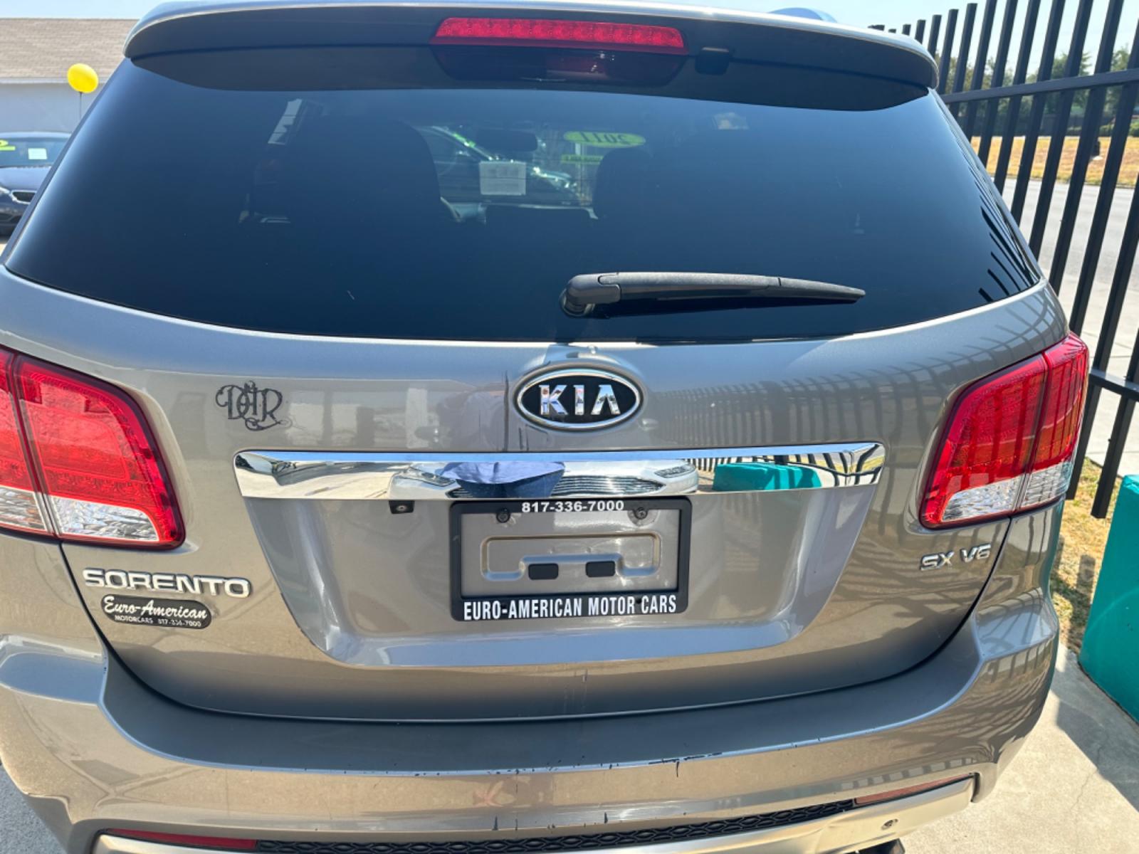 2011 BROWN Kia Sorento SX 2WD (5XYKW4A27BG) with an 3.5L V6 DOHC 24V engine, 6-Speed Automatic transmission, located at 2001 E. Lancaster, Ft. Worth, 76103, (817) 336-7000, 32.746181, -97.301018 - Photo #6