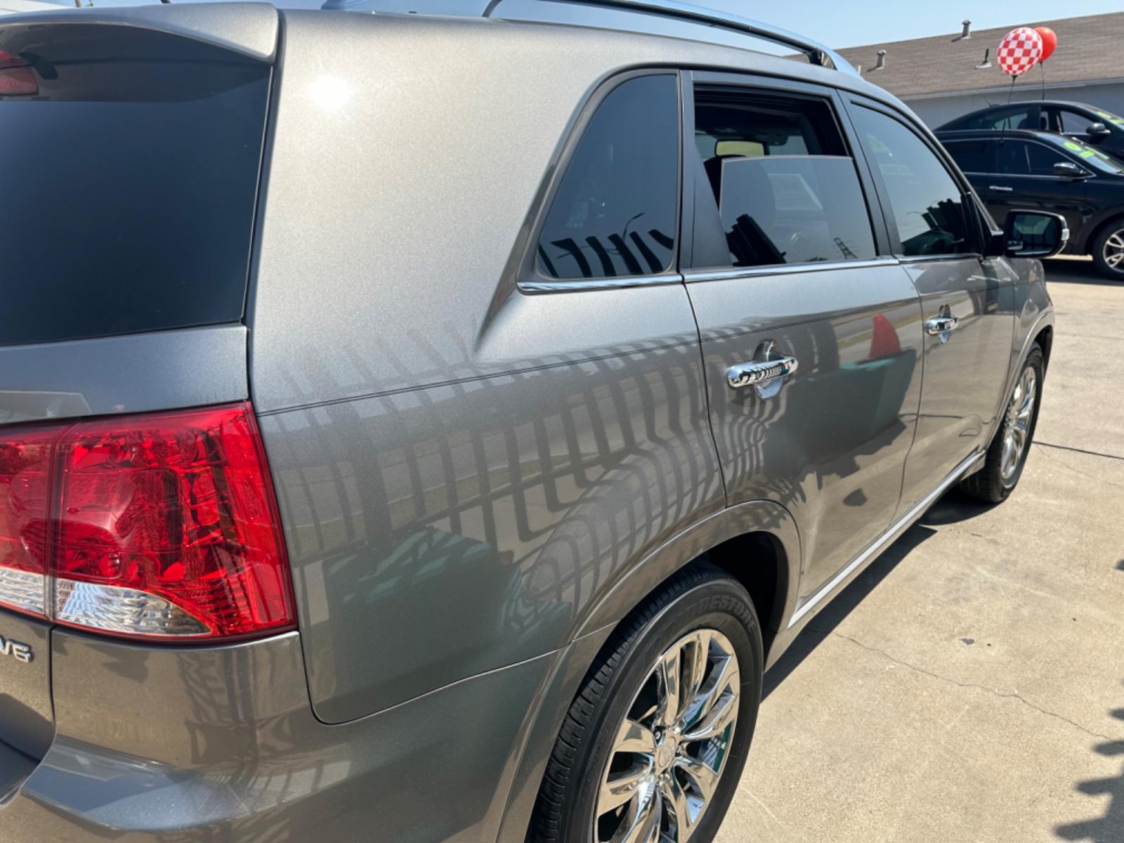 2011 BROWN Kia Sorento SX 2WD (5XYKW4A27BG) with an 3.5L V6 DOHC 24V engine, 6-Speed Automatic transmission, located at 2001 E. Lancaster, Ft. Worth, 76103, (817) 336-7000, 32.746181, -97.301018 - Photo #5