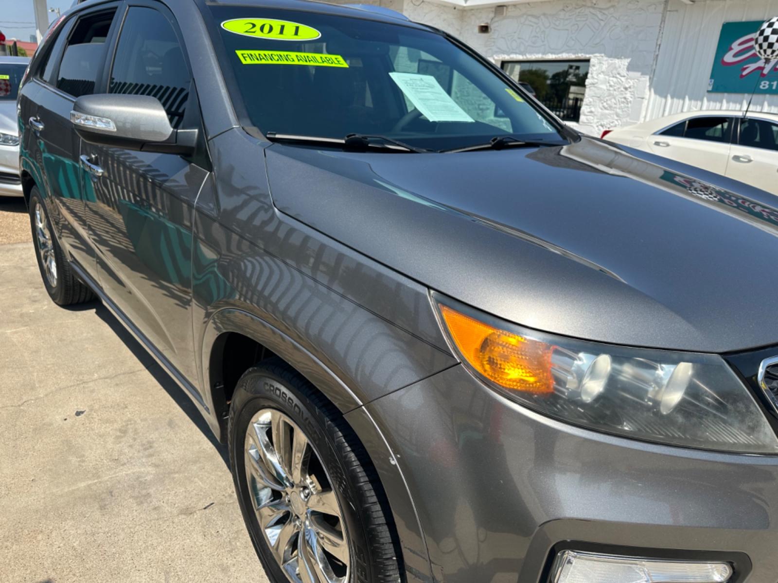 2011 BROWN Kia Sorento SX 2WD (5XYKW4A27BG) with an 3.5L V6 DOHC 24V engine, 6-Speed Automatic transmission, located at 2001 E. Lancaster, Ft. Worth, 76103, (817) 336-7000, 32.746181, -97.301018 - Photo #3