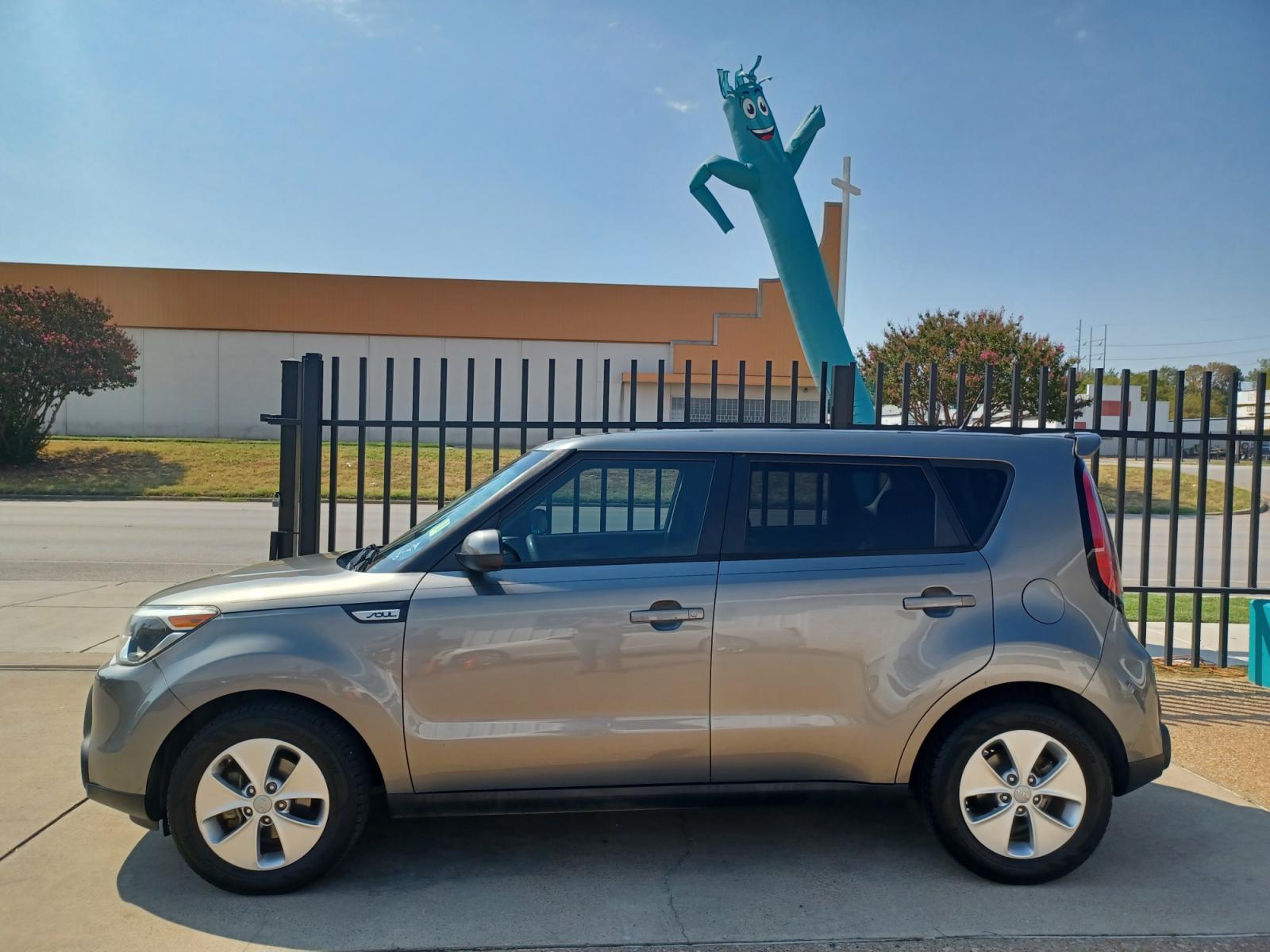 2015 Kia Soul Base (KNDJN2A25F7) with an 1.6L L4 DOHC 16V engine, AUTOMATIC transmission, located at 2001 E. Lancaster, Ft. Worth, 76103, (817) 336-7000, 32.746181, -97.301018 - Photo #0