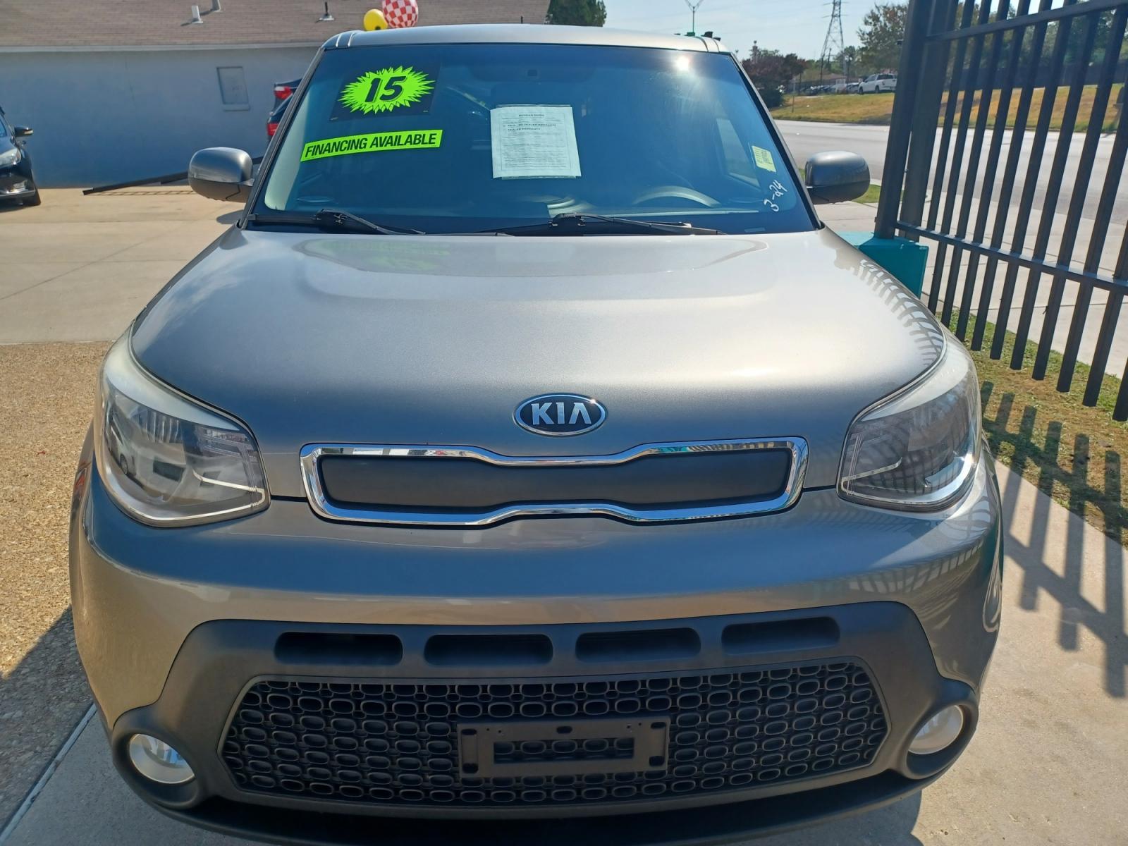 2015 Kia Soul Base (KNDJN2A25F7) with an 1.6L L4 DOHC 16V engine, AUTOMATIC transmission, located at 2001 E. Lancaster, Ft. Worth, 76103, (817) 336-7000, 32.746181, -97.301018 - Photo #3